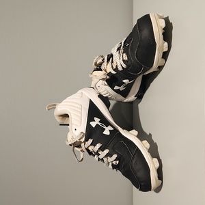 Under Armour Baseball Cleats Boys Size 4